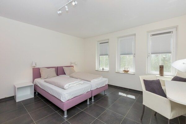 Slaapkamer - Ruim appartement op 250 m van het strand in Koudekerke (5)