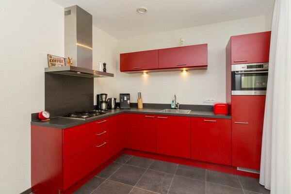 Keuken - Ruim appartement op 250 m van het strand in Koudekerke (4)