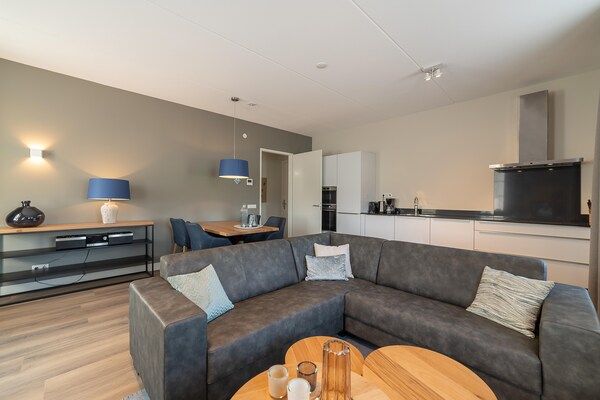 Woonkamer - Appartement in Colijnsplaat bij Meer en Sauna in Colijnsplaat (3)