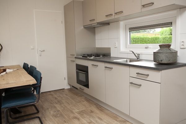 Keuken - Chalet in Nederland met privé sauna in Voorthuizen (3)