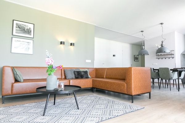 Woonkamer - Bungalow in Nederland met Tuinterras in 's-Gravenzande (2)