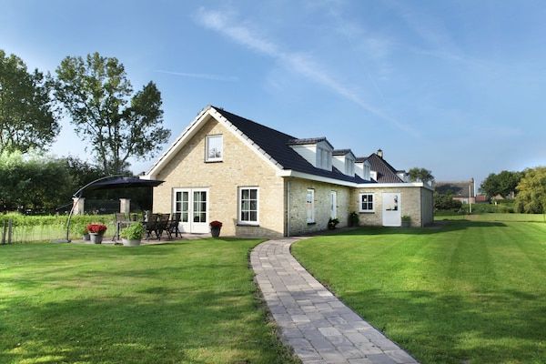 Buitenkant - Villa in Schoorldam met tuin in Schoorldam (1)