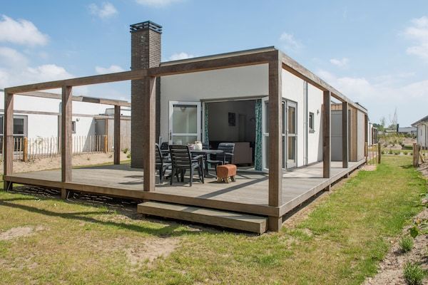 Buitenkant - Duinvilla in Nederland dicht bij de kust in Ouddorp (1)