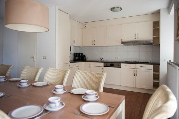 Keuken - Villa in Bruinisse met sauna en tuin in Bruinisse (5)
