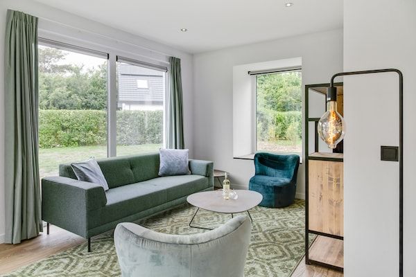 Woonkamer - Huis voor familie en huisdieren in De Koog Texel (4)