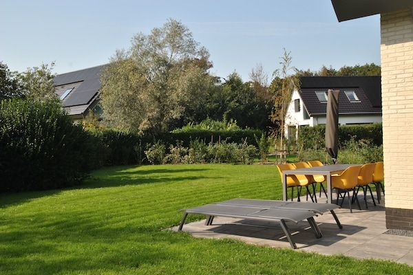 Tuin - Huis voor familie en huisdieren in De Koog Texel (1)