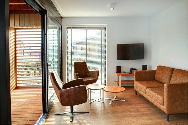 Woonkamer - Villa Oesterdam Deluxe | 6 personen in Tholen (2)