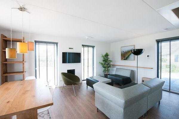 Woonkamer - Villa Oesterdam | 6 personen in Tholen (2)