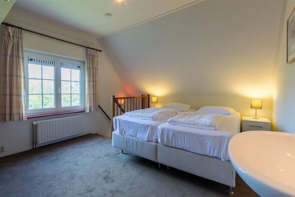 Slaapkamer - Appartement in Vrouwenpolder bij de Duinen in Vrouwenpolder (3)