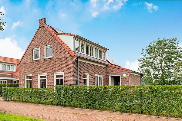 Buitenkant - Weg uit de massa: vrijstaande huis, polderzicht, omheinde tuin en 2 terrassen in Breskens (1)