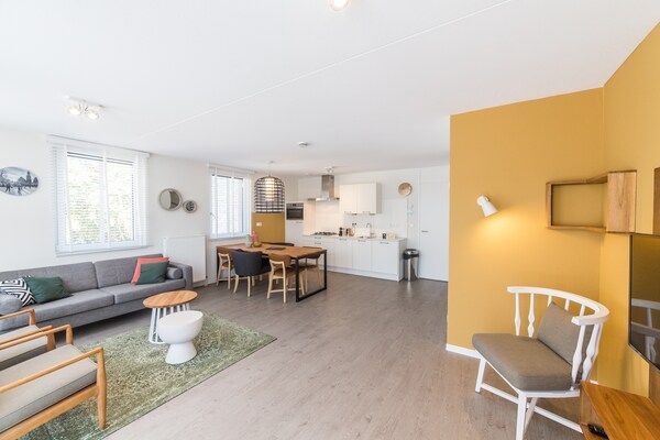 Woonkamer - Sauna, tuin en binnenzwembad in Maastricht (2)