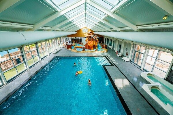 PoolOfHouse - Villa in Nederland met Uitzicht op de Haven in Maurik (2)