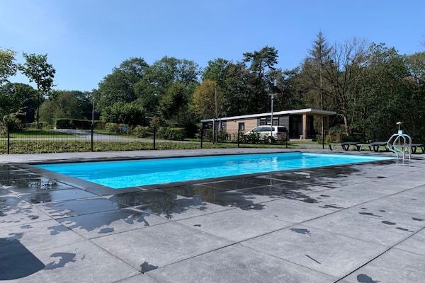 Park - Chalet in Nederland met ruime tuin in Rijssen (5)