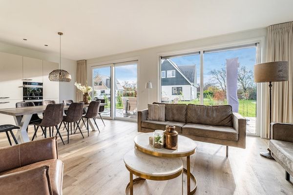 Woonkamer - Vakantiehuis in De Koog met Sauna in De Koog Texel (4)