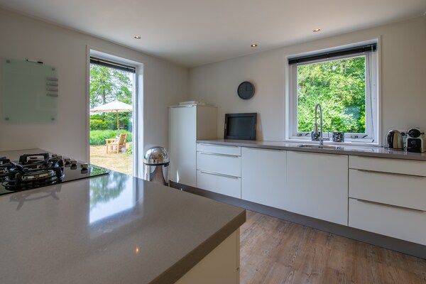 Keuken - Villa bij Veerse Meer met Tuinzicht in Kamperland (4)