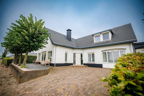 Buitenkant - Ruime villa aan het meer in Maurik (2)