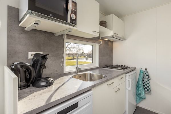 Keuken - Gezellig chalet met toegang tot het zwembad in Gasselternijveen (4)