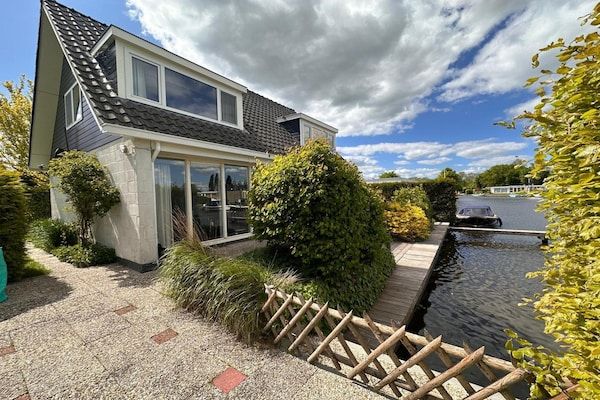Buitenkant - Huis in Boornzwaag met eigen aanlegsteiger in Boornzwaag (1)