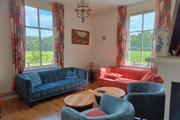 Woonkamer - Boerderij in De Heurne met dierenweide in De Heurne (2)