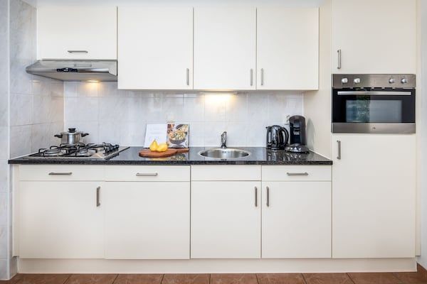 Keuken - Gerestyld huis met open haard, omgeven door groen in Hoogersmilde (5)