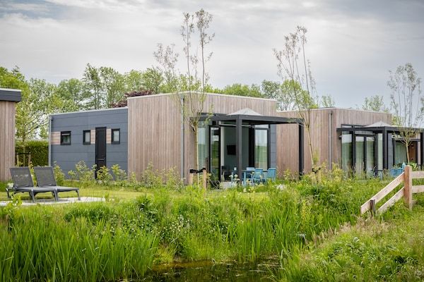 Buitenkant - Gezellige duurzame lodge in Wijdenes (1)