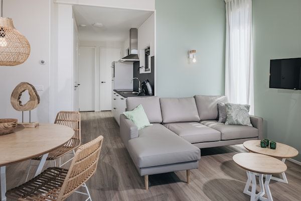 Woonkamer - Gezellige duurzame lodge in Wijdenes (2)