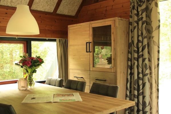 Eetkamer - Bosschuilplaats met open haard in Herpen (3)