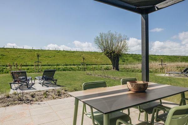 Terras - Lodge aan Markermeer met groen ontwerp in Wijdenes (5)