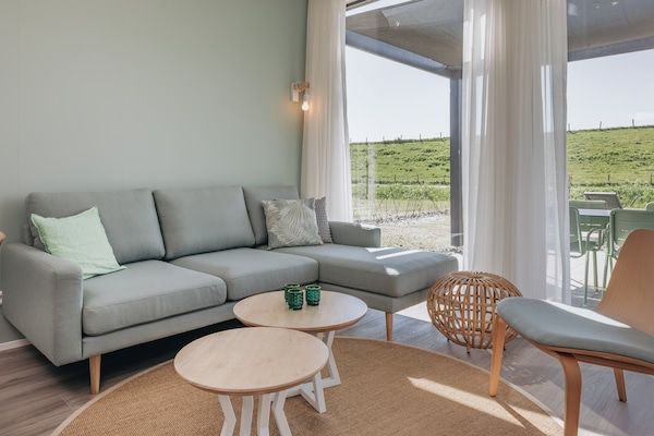 Woonkamer - Lodge aan Markermeer met groen ontwerp in Wijdenes (2)