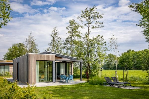 Buitenkant - Lodge aan het Markermeer met Duurzaam Comfort in Wijdenes (1)