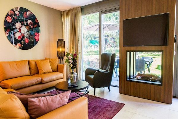 Woonkamer - Wellness villa aan de rand van Maastricht in Maastricht (2)