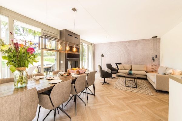 Woonkamer - Luxe villa met binnenzwembad in Maastricht (2)