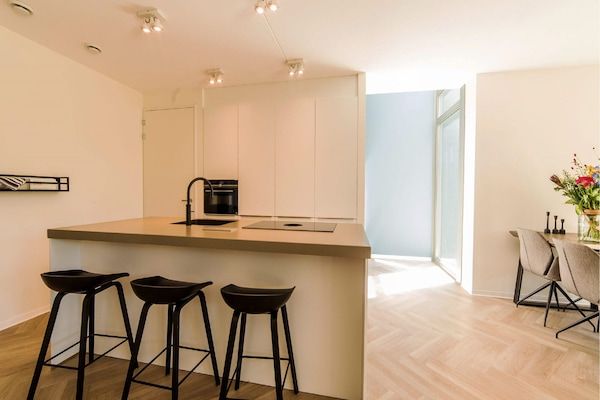 Keuken - Villa met uitzicht op vijver bij Maastricht in Maastricht (4)