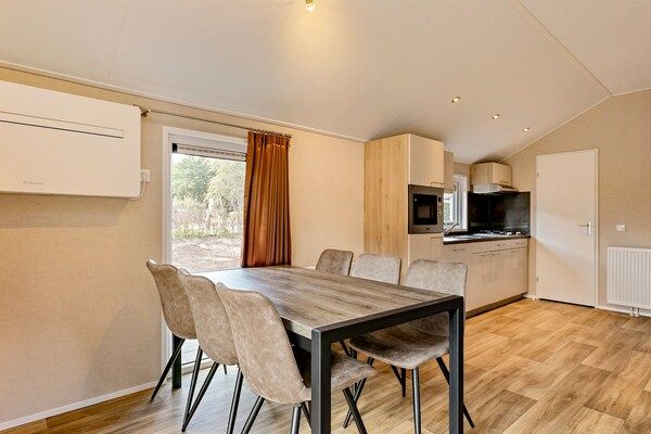 Eetkamer - Premium Lodge nabij recreatiemeer in Hoge Hexel (3)