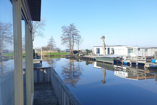 Buitenkant - Prachtig chalet met eigen sloep en haven in Bantega Friesland in Bantega (1)