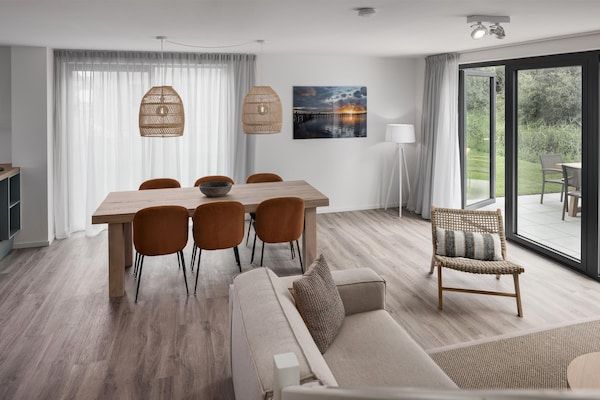 Eetkamer - Luxe villa met wijnklimaatkast in Wolphaartsdijk (2)