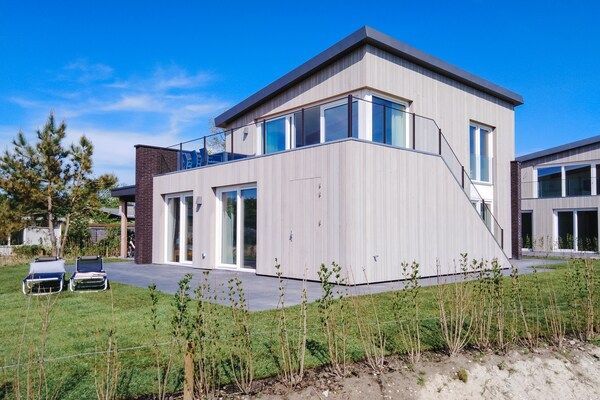 Buitenkant - Villa aan Veerse Meer met Uitzicht in Kamperland (5)