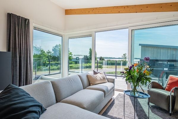 Woonkamer - Villa aan Veerse Meer met Uitzicht in Kamperland (1)