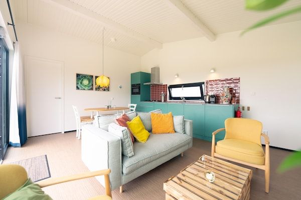 Woonkamer - Bright Lodge bij de duinen in Callantsoog (2)