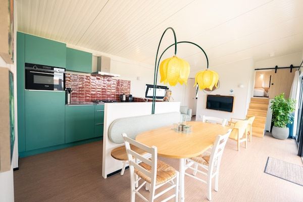 Eetkamer - Chique verblijf vlakbij de Noordzee in Callantsoog (4)
