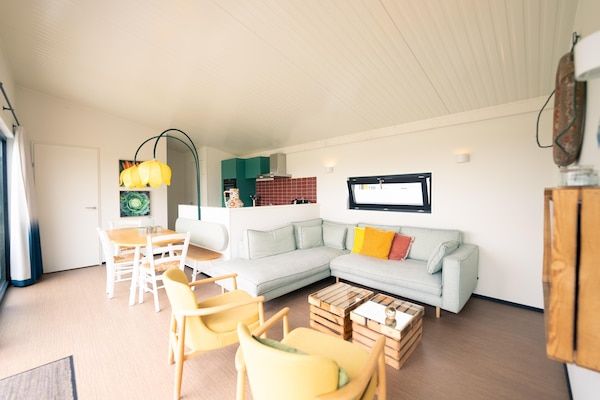 Woonkamer - Chique verblijf vlakbij de Noordzee in Callantsoog (2)