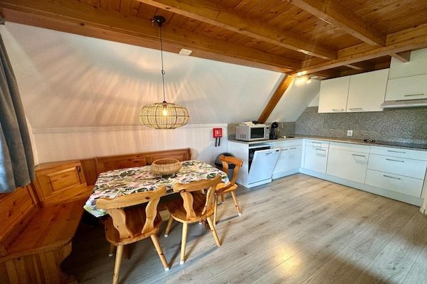 Eetkamer - Welkom in vakantiehuis Goudvink 81 in Gramsbergen (4)