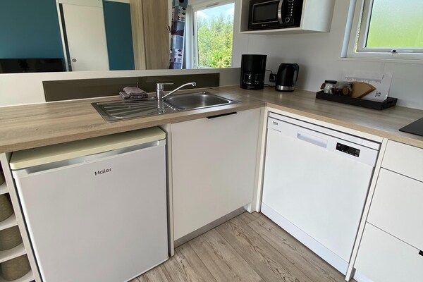 Keuken - Chalet in Friesland bij natuurgebieden in De Veenhoop (4)