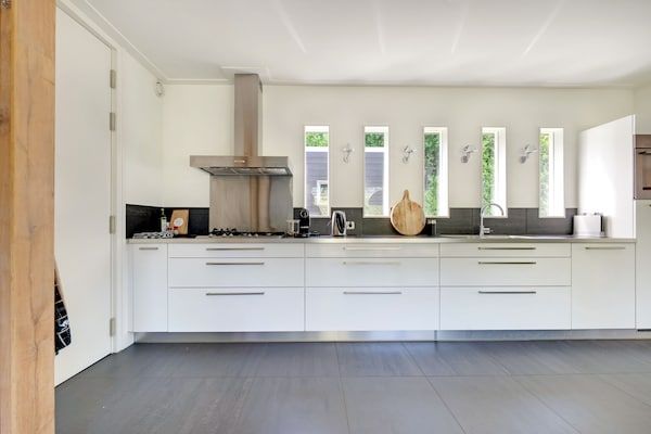 Keuken - Familiehuis in Grou bij Watersport in Grou (4)