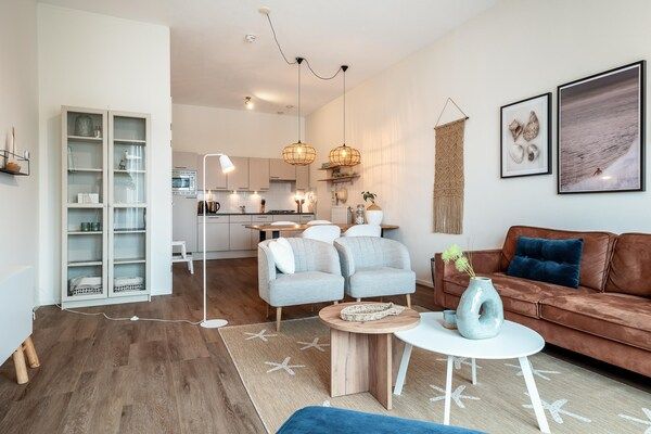 Woonkamer - Schitterend appartement met uitzicht op de haven. in Den Haag (4)