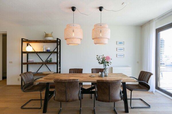 Eetkamer - Appartement in Den Haag met zeestrand in Den Haag (5)