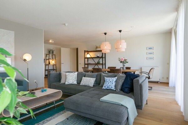 Woonkamer - Appartement in Den Haag met zeestrand in Den Haag (3)