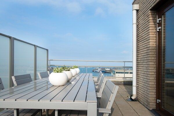 Terras - Ruim modern appartement in Scheveningen in Den Haag (5)