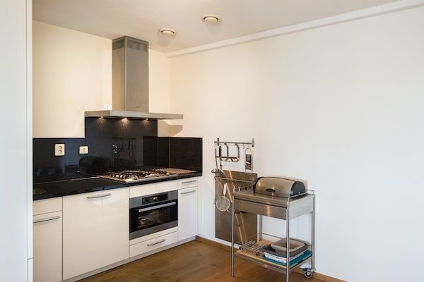 Keuken - Luxe appartement in Scheveningen Haven in Den Haag (2)