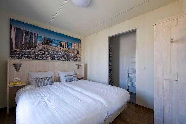 Slaapkamer - Villa in Cadzand-Bad bij Noordzeestrand in Cadzand-Bad (4)